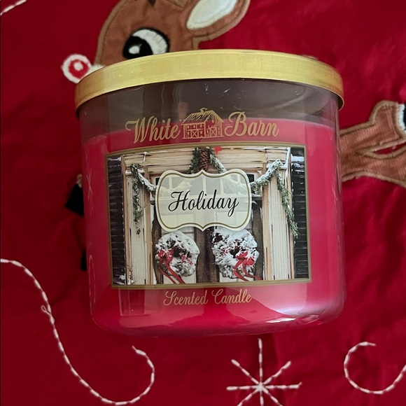Bath & Body Works White Barn Other - Bath & Body Works White Barn Holiday 3 Wick 14.5 Oz Candle in Red with Gold lid